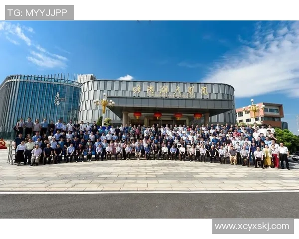 探索西安羽毛球队的转型之路与深度发展策略分析 探索西安羽毛球队的转型之路与深度发展策略分析