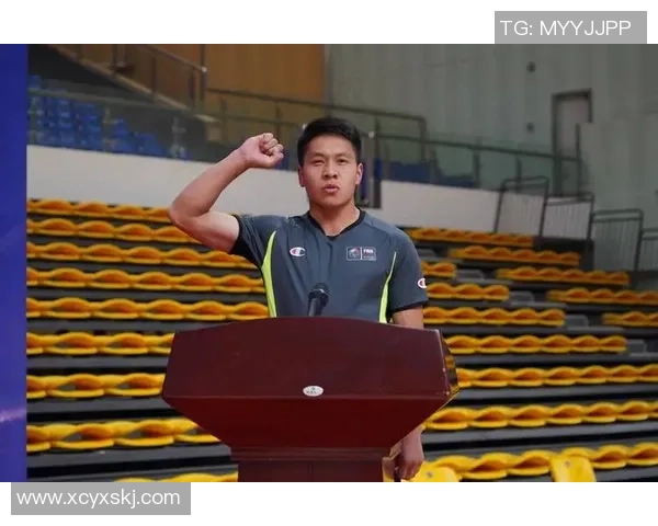 越南足球明星举牌引发热议展现体育精神与文化交流 越南足球明星举牌引发热议展现体育精神与文化交流